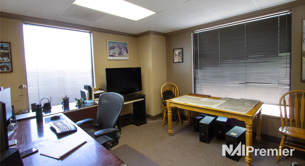 Convenient Commercial Office